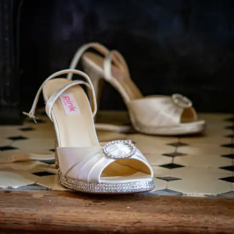 wedding photography at Fanhams Hall, Ware